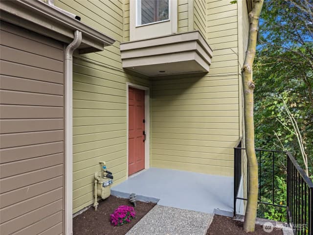 Property photo for 218 31st Ave S, Seattle photo 5