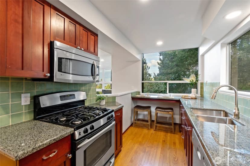 Property photo for 218 31st Ave S, Seattle photo 12