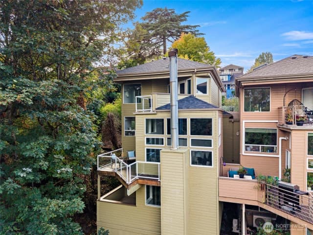 Property photo for 218 31st Ave S, Seattle photo 3