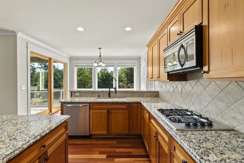 Property photo for 6320 65th Avenue Nw, Gig Harbor photo 11