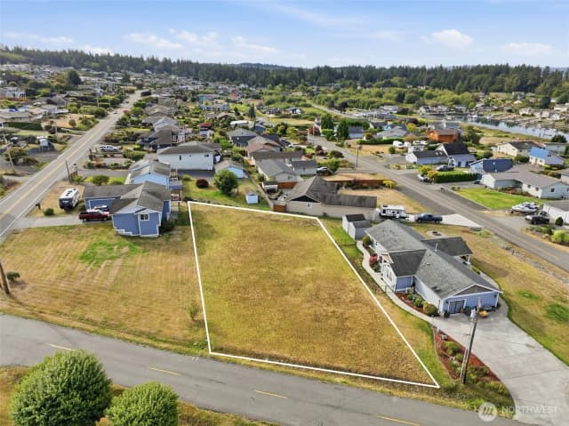 Property photo for 5067 Ne Canal Lane, Hansville photo 2