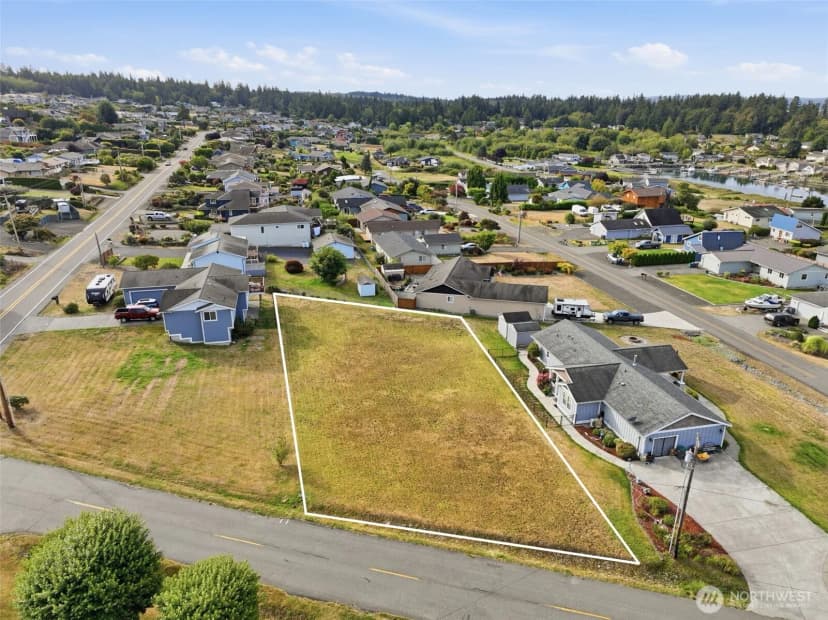 Property photo for 5067 Ne Canal Lane, Hansville photo 2