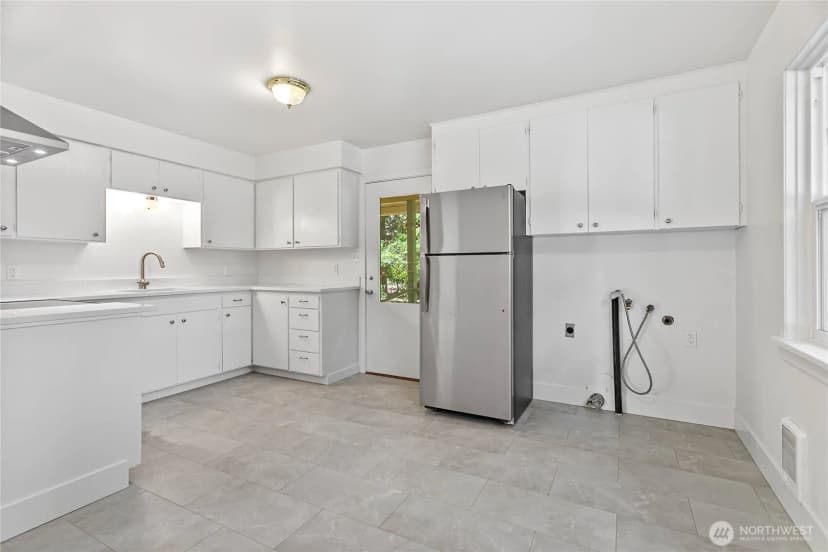 Property photo for 4541 Cable Street, Bellingham photo 12