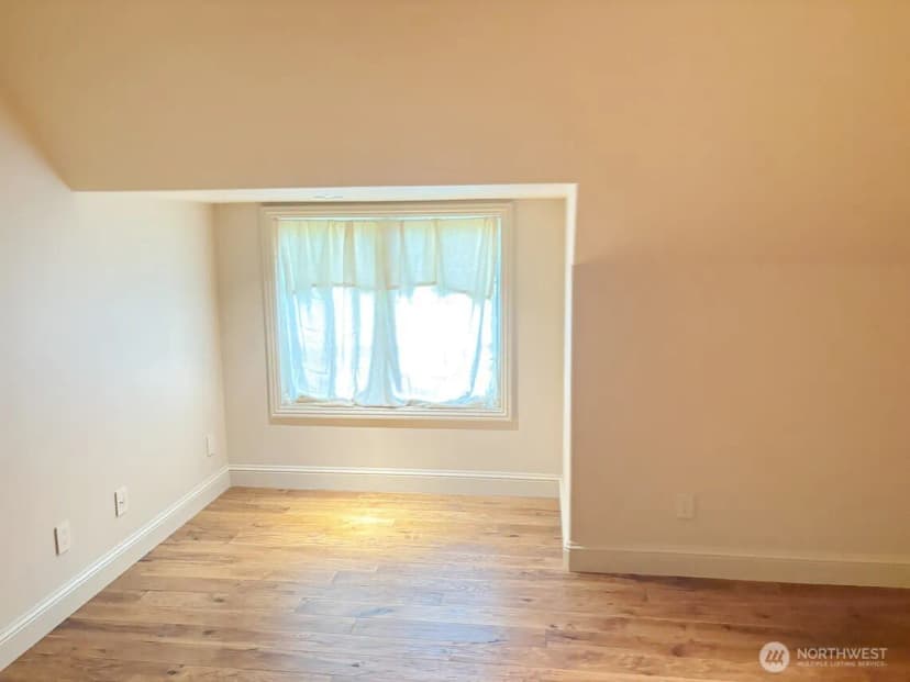 Property photo for 3307 Ne 7th Street, Renton photo 26