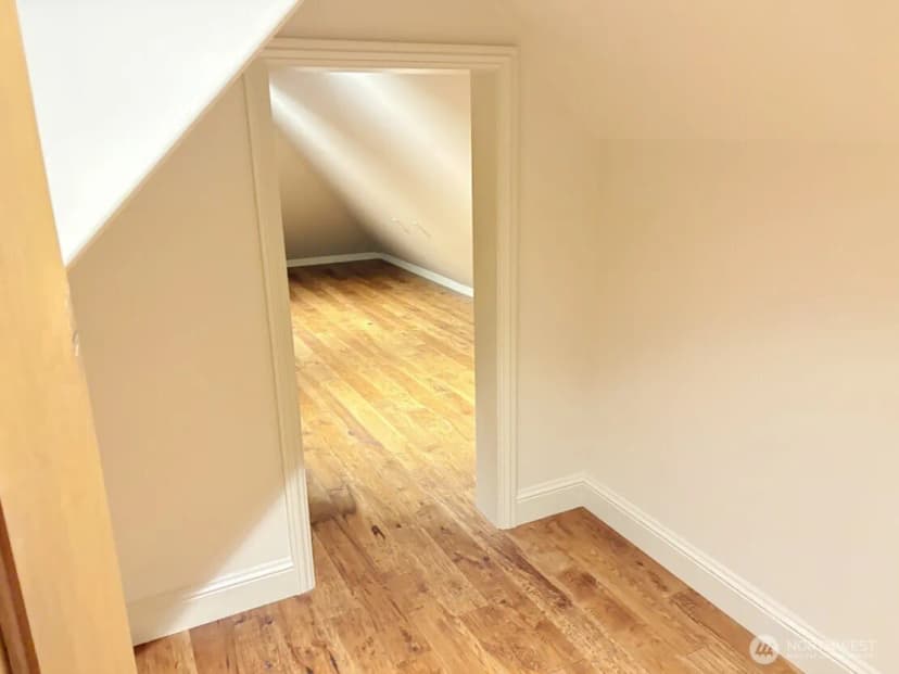 Property photo for 3307 Ne 7th Street, Renton photo 27