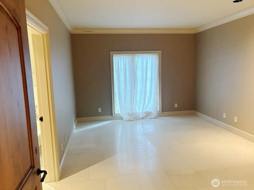Property photo for 3307 Ne 7th Street, Renton photo 14