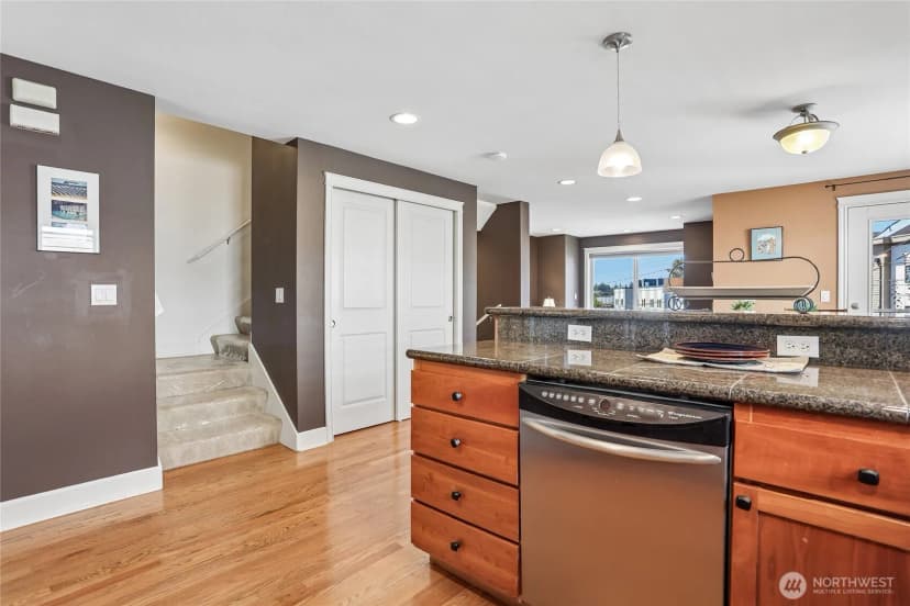 Property photo for 10214 1st Avenue Nw #b, Seattle photo 10