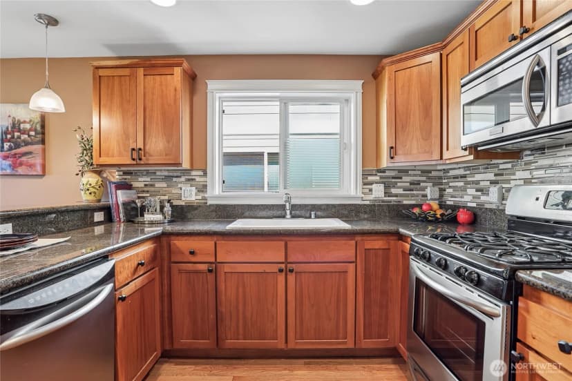 Property photo for 10214 1st Avenue Nw #b, Seattle photo 11