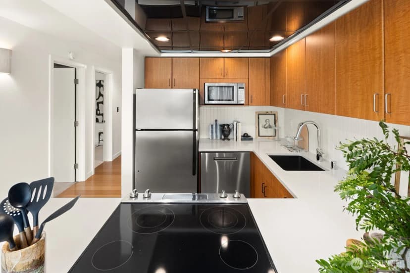 Property photo for 905 Cherry Street #205, Seattle photo 6