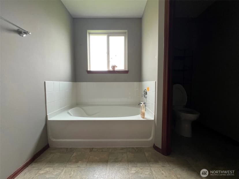 Property photo for 30510 37th Avenue E, Graham photo 10