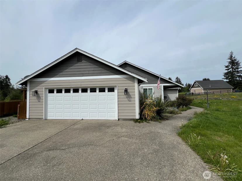 Property photo for 30510 37th Avenue E, Graham photo 2