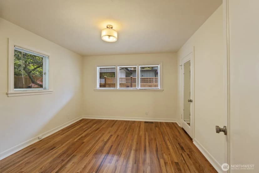Property photo for 819 Ne 100th Street, Seattle photo 11