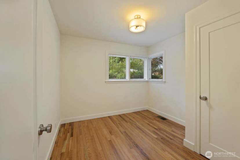 Property photo for 819 Ne 100th Street, Seattle photo 14