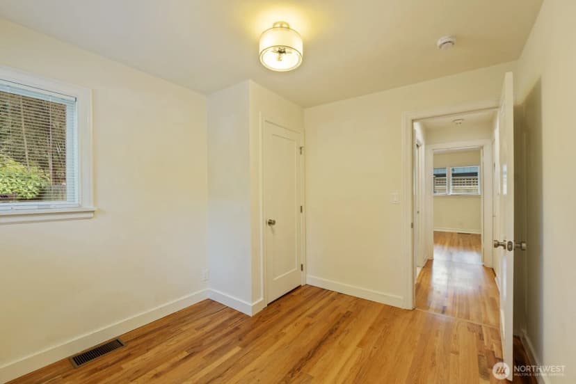 Property photo for 819 Ne 100th Street, Seattle photo 15