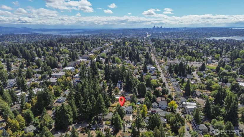 Property photo for 819 Ne 100th Street, Seattle photo 19