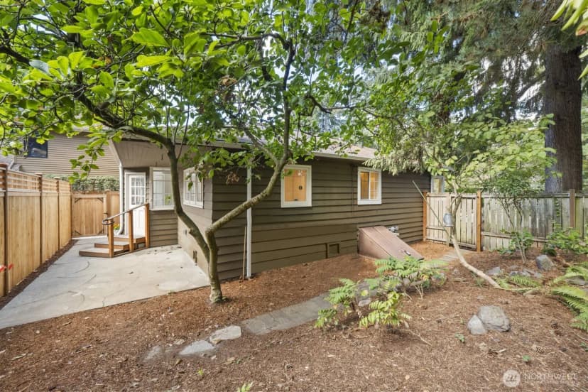 Property photo for 819 Ne 100th Street, Seattle photo 17