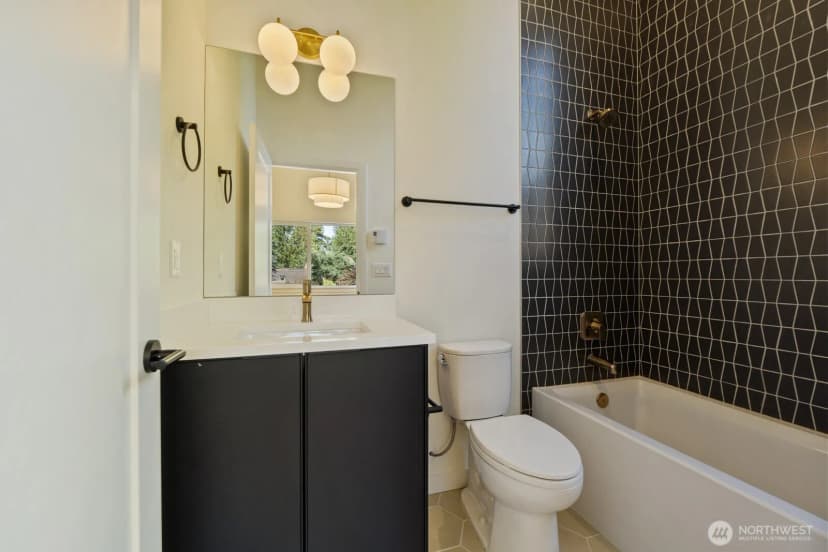 Property photo for 815 Ne 100th Street, Seattle photo 16