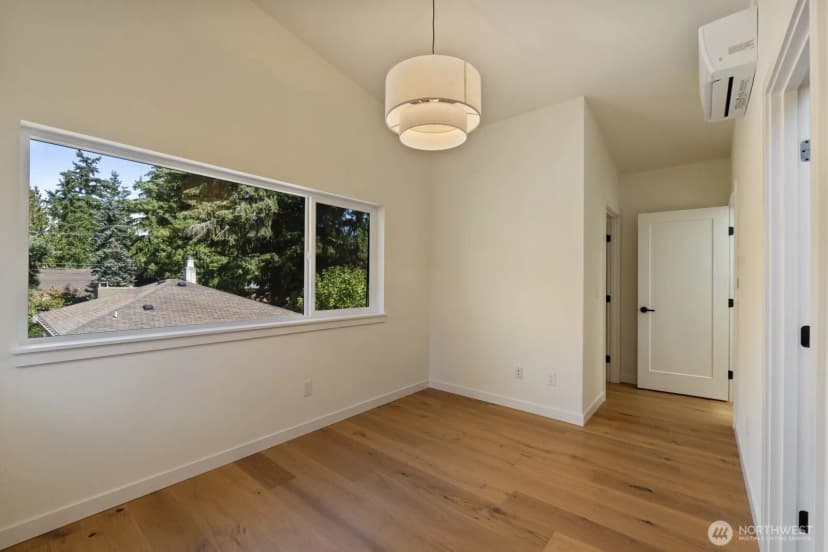 Property photo for 815 Ne 100th Street, Seattle photo 14