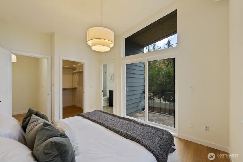 Property photo for 815 Ne 100th Street, Seattle photo 10
