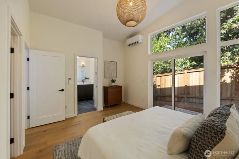 Property photo for 817 Ne 100th Street, Seattle photo 12