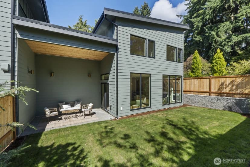 Property photo for 817 Ne 100th Street, Seattle photo 24