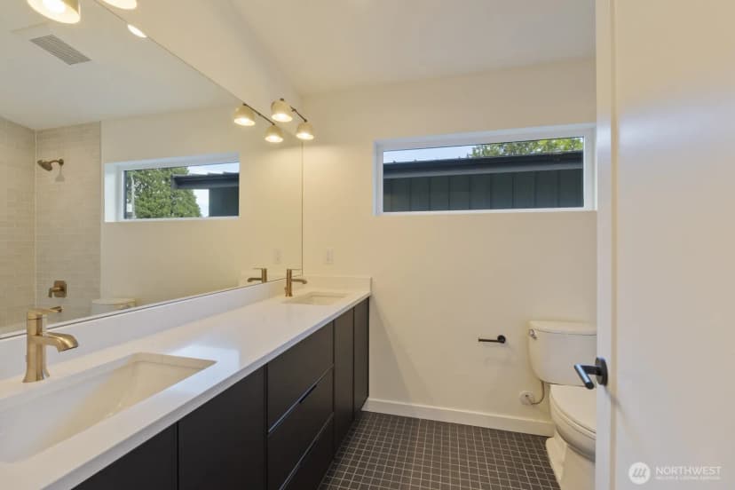 Property photo for 817 Ne 100th Street, Seattle photo 18