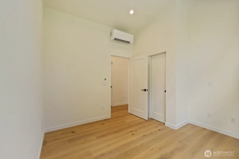Property photo for 817 Ne 100th Street, Seattle photo 17
