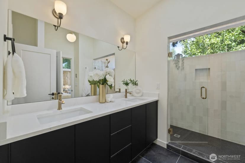 Property photo for 817 Ne 100th Street, Seattle photo 14