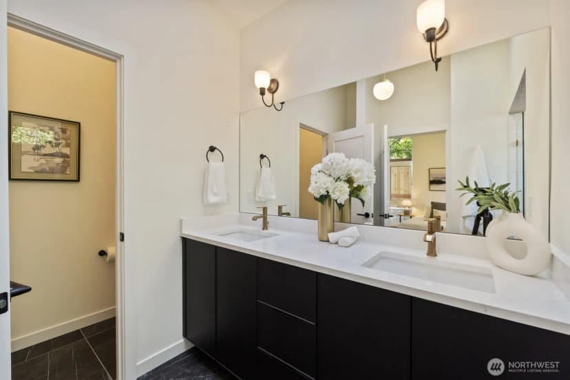 Property photo for 817 Ne 100th Street, Seattle photo 15