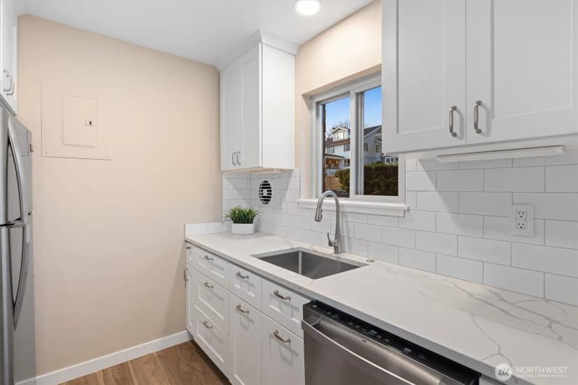Property photo for 330 W Olympic Place #407, Seattle photo 9