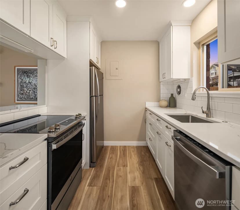 Property photo for 330 W Olympic Place #407, Seattle photo 8