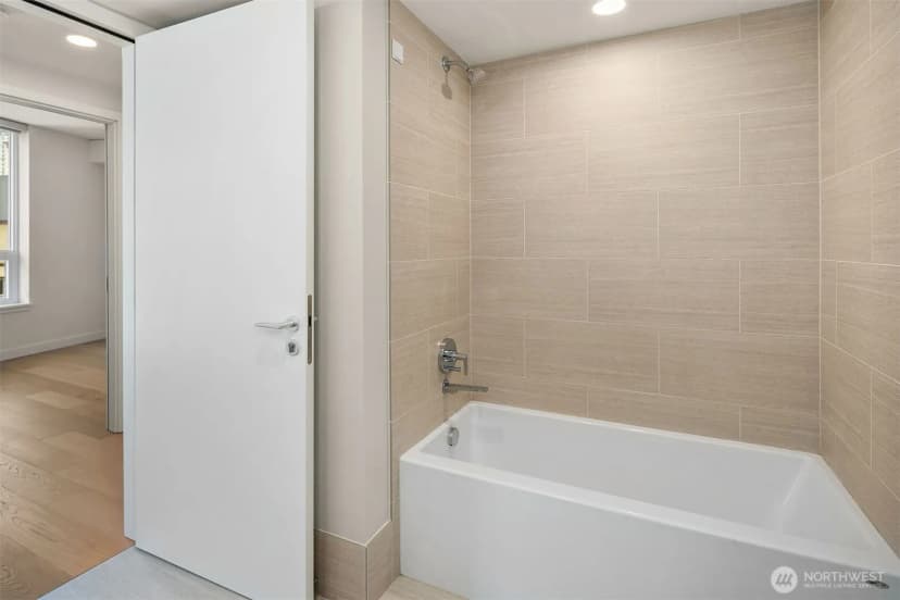Property photo for 121 Stewart Street #908, Seattle photo 18