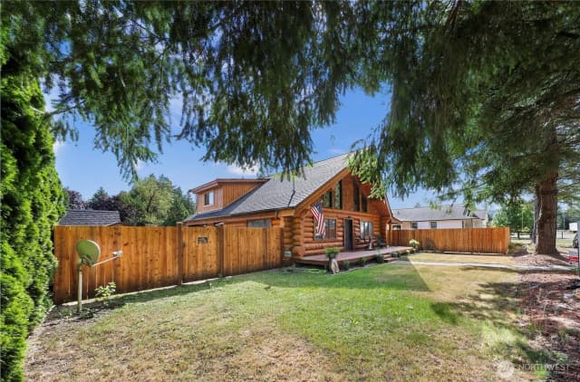 Property photo for 1080 Victoria Street, Sumas photo 2