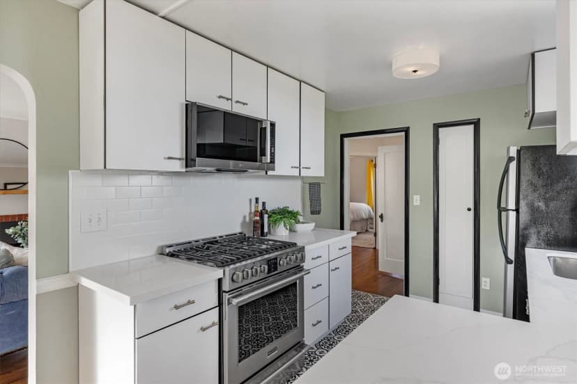 Property photo for 1022 Ne 72nd Street, Seattle photo 9