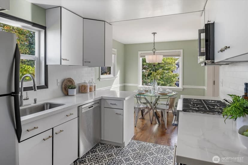 Property photo for 1022 Ne 72nd Street, Seattle photo 10