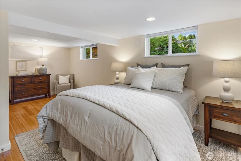 Property photo for 1022 Ne 72nd Street, Seattle photo 15