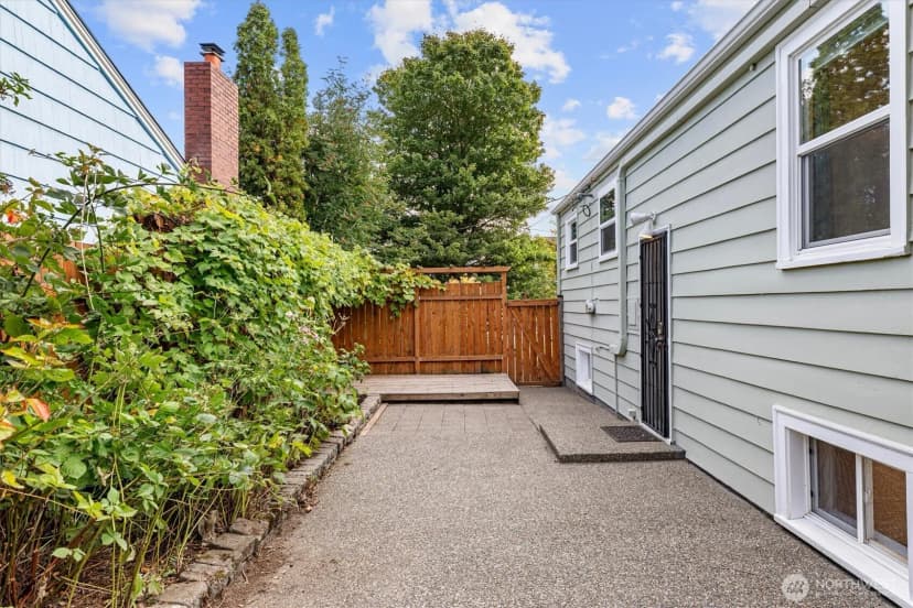 Property photo for 1022 Ne 72nd Street, Seattle photo 25