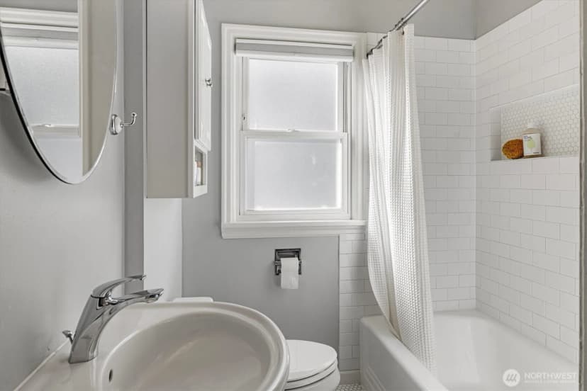 Property photo for 1022 Ne 72nd Street, Seattle photo 13