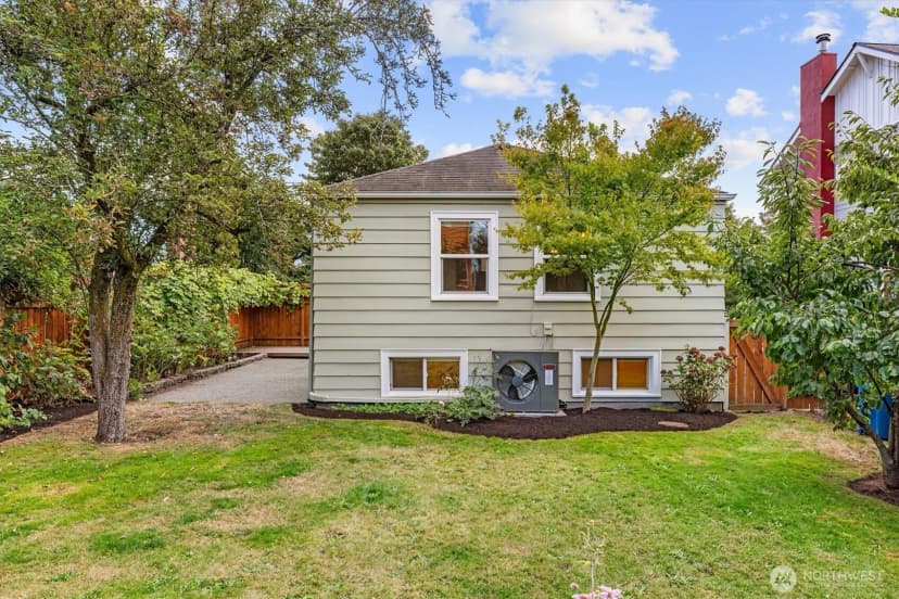 Property photo for 1022 Ne 72nd Street, Seattle photo 21