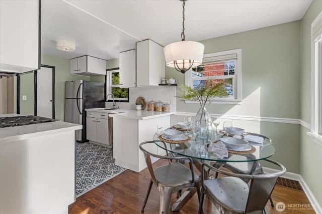 Property photo for 1022 Ne 72nd Street, Seattle photo 5
