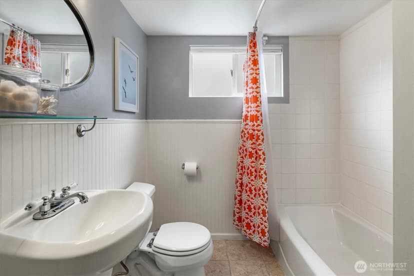 Property photo for 1022 Ne 72nd Street, Seattle photo 14