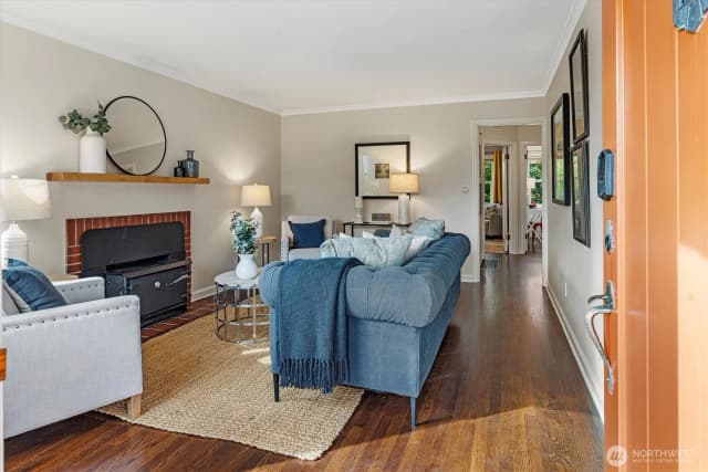 Property photo for 1022 Ne 72nd Street, Seattle photo 3