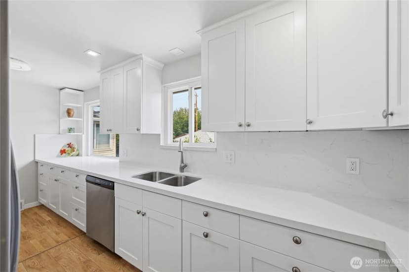 Property photo for 3844 49th Avenue Sw, Seattle photo 4
