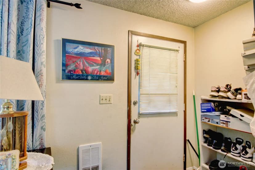 Property photo for 1100 N 18th Street, Mount Vernon photo 5