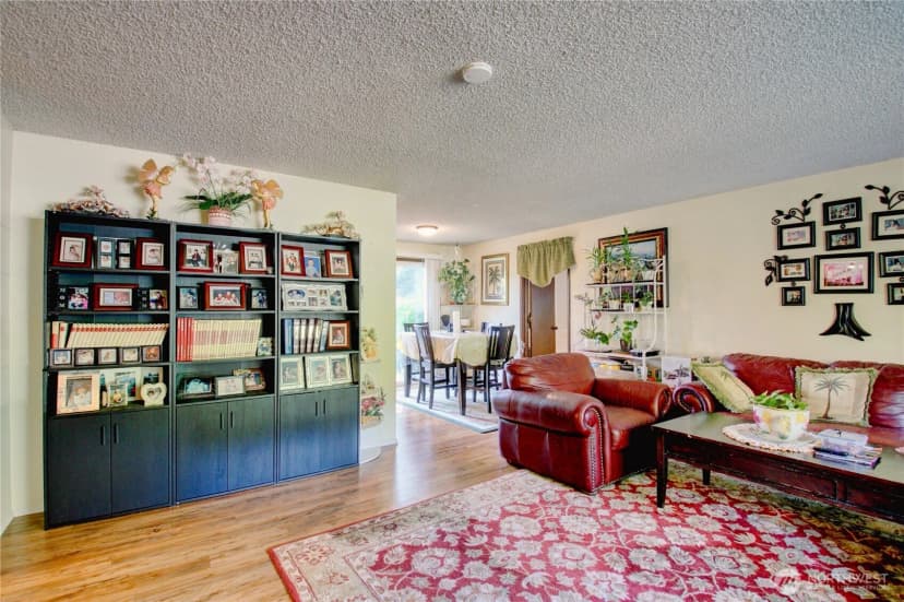 Property photo for 1100 N 18th Street, Mount Vernon photo 6