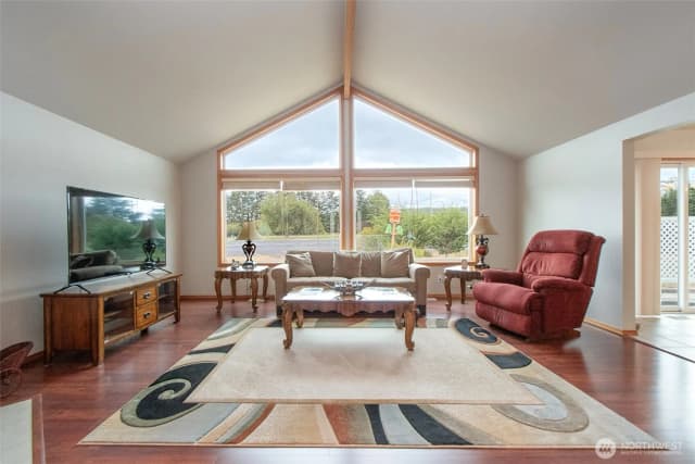 Property photo for 10 Valley Farm Court, Sequim photo 3