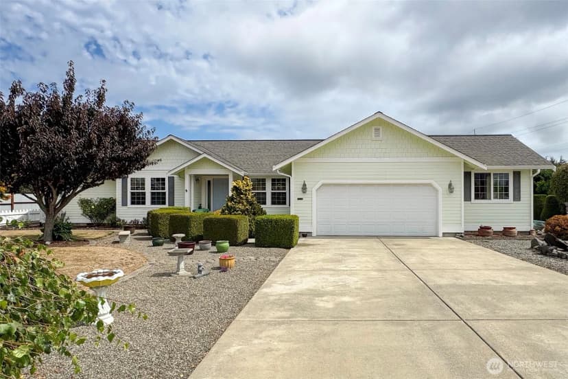 Property photo for 10 Valley Farm Court, Sequim
