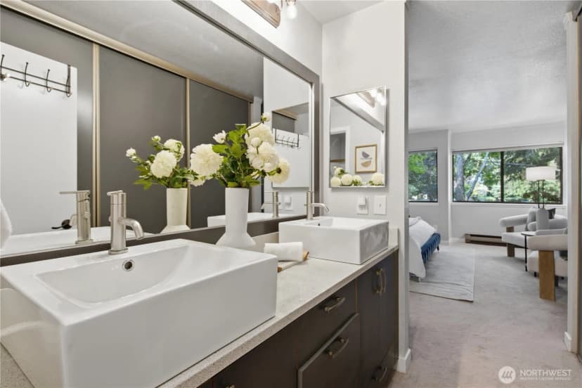 Property photo for 1266 Bellevue Way #4, Bellevue photo 19