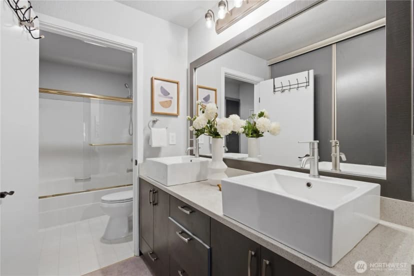 Property photo for 1266 Bellevue Way #4, Bellevue photo 17