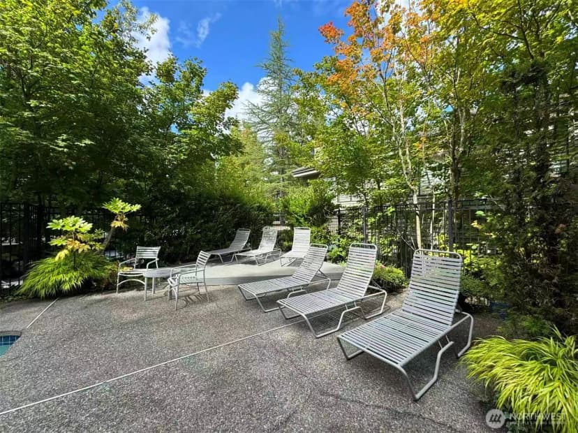 Property photo for 1266 Bellevue Way #4, Bellevue photo 25